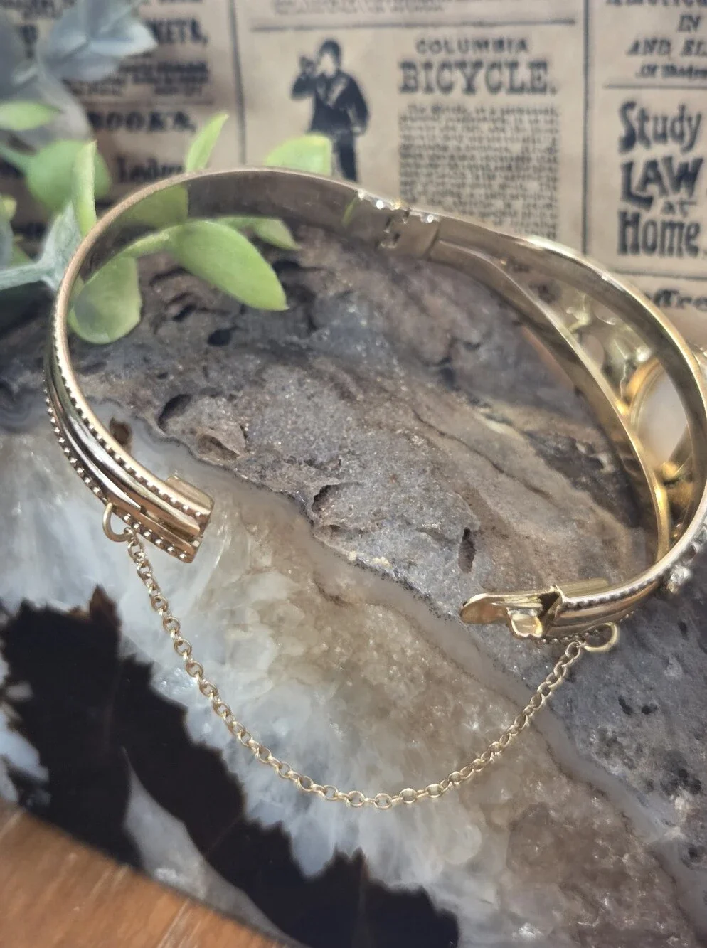 Stunning Vintage Mother Of Pearl Bangle Bracelet Floral Detail & Safety Chain
